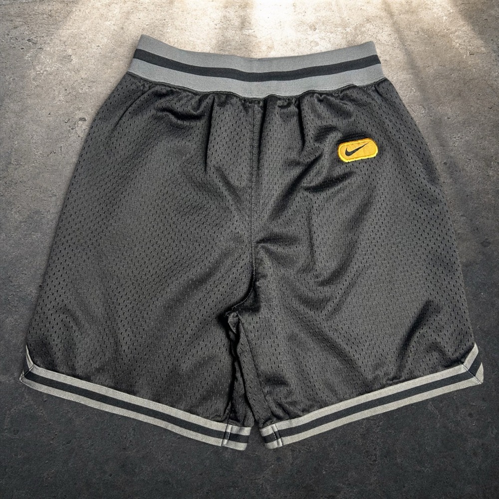 Nike Mesh Basketball Shorts Black Grey Vintage Baggy Y2K Mens Size Small
